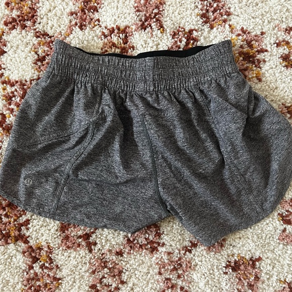 Lululemon tracker shorts 4in - Picture 3 of 5
